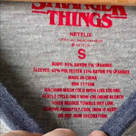 Stranger Things Gray Raglan T-Shirt Small - Picture 5 of 9